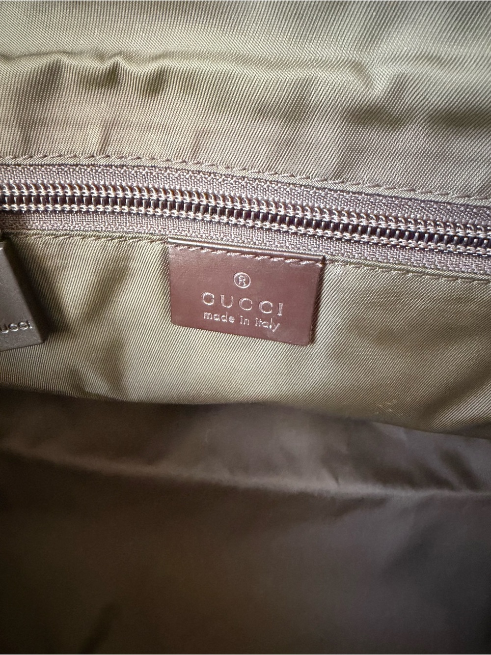 Gucci GG Supreme Interlocking G Crossbody - Picture 8 of 15